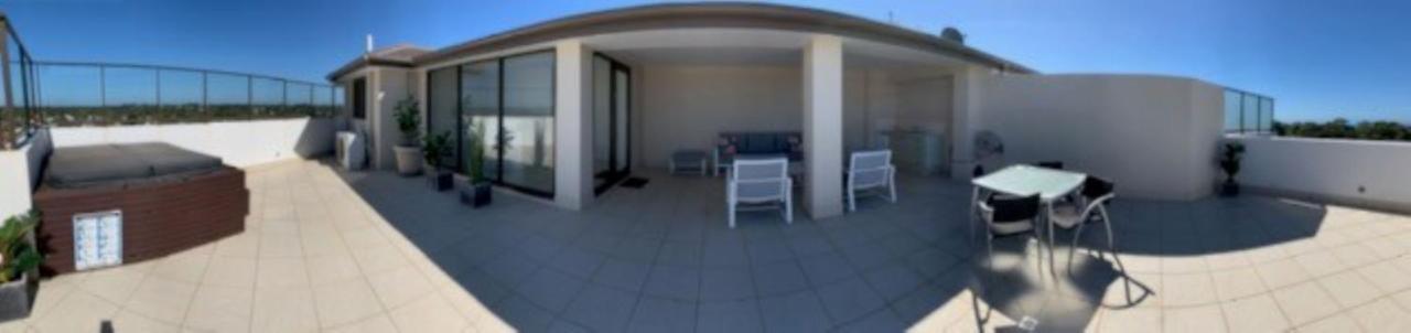 Grand Mercure Allegra Hervey Bay Exterior photo A balcony