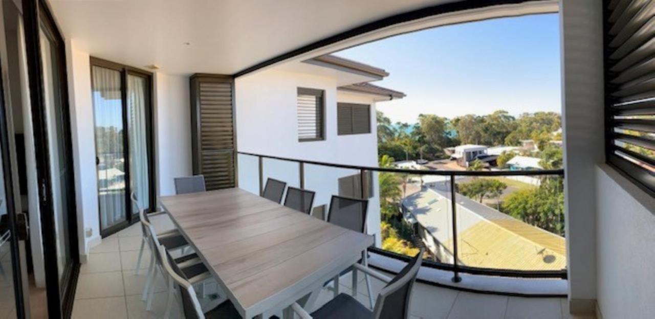 Grand Mercure Allegra Hervey Bay Exterior photo A balcony