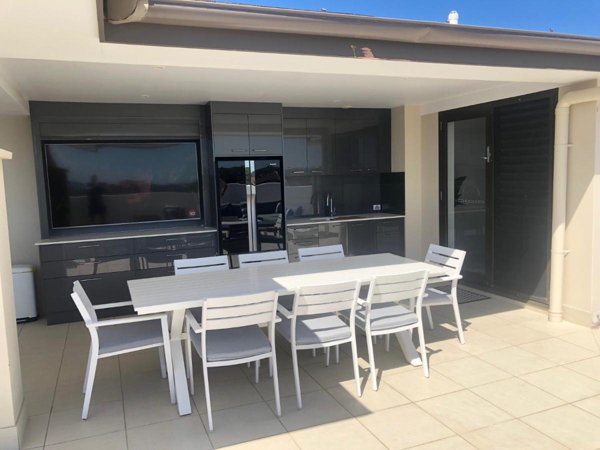 Grand Mercure Allegra Hervey Bay Exterior photo Outdoor kitchen