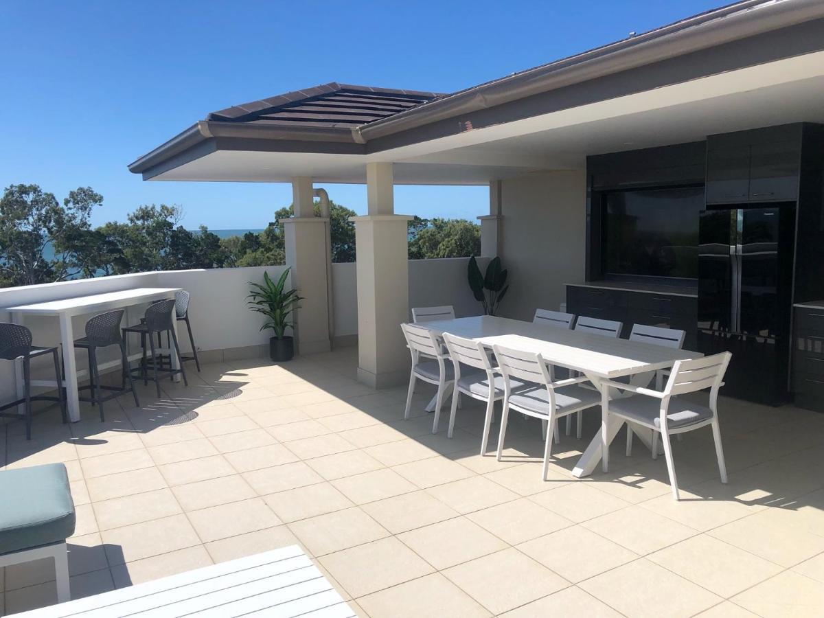 Grand Mercure Allegra Hervey Bay Exterior photo Rooftop entertaining area