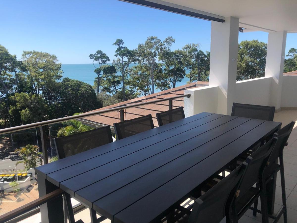 Grand Mercure Allegra Hervey Bay Exterior photo A balcony in a residential apartment
