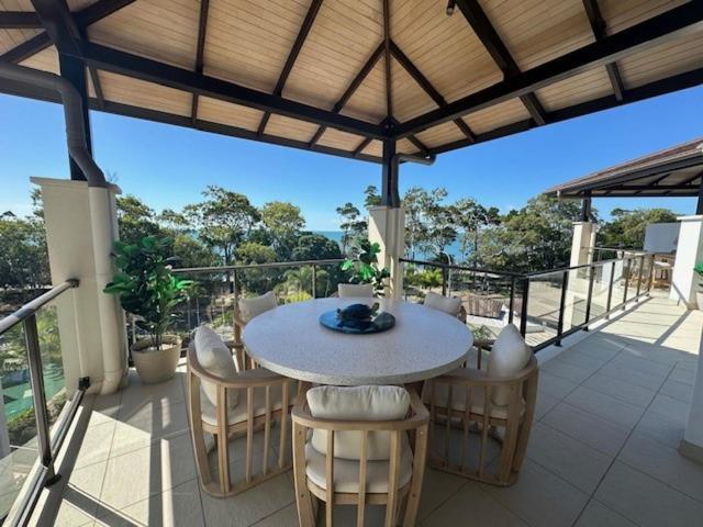Grand Mercure Allegra Hervey Bay Exterior photo Rooftop terrace at the resort