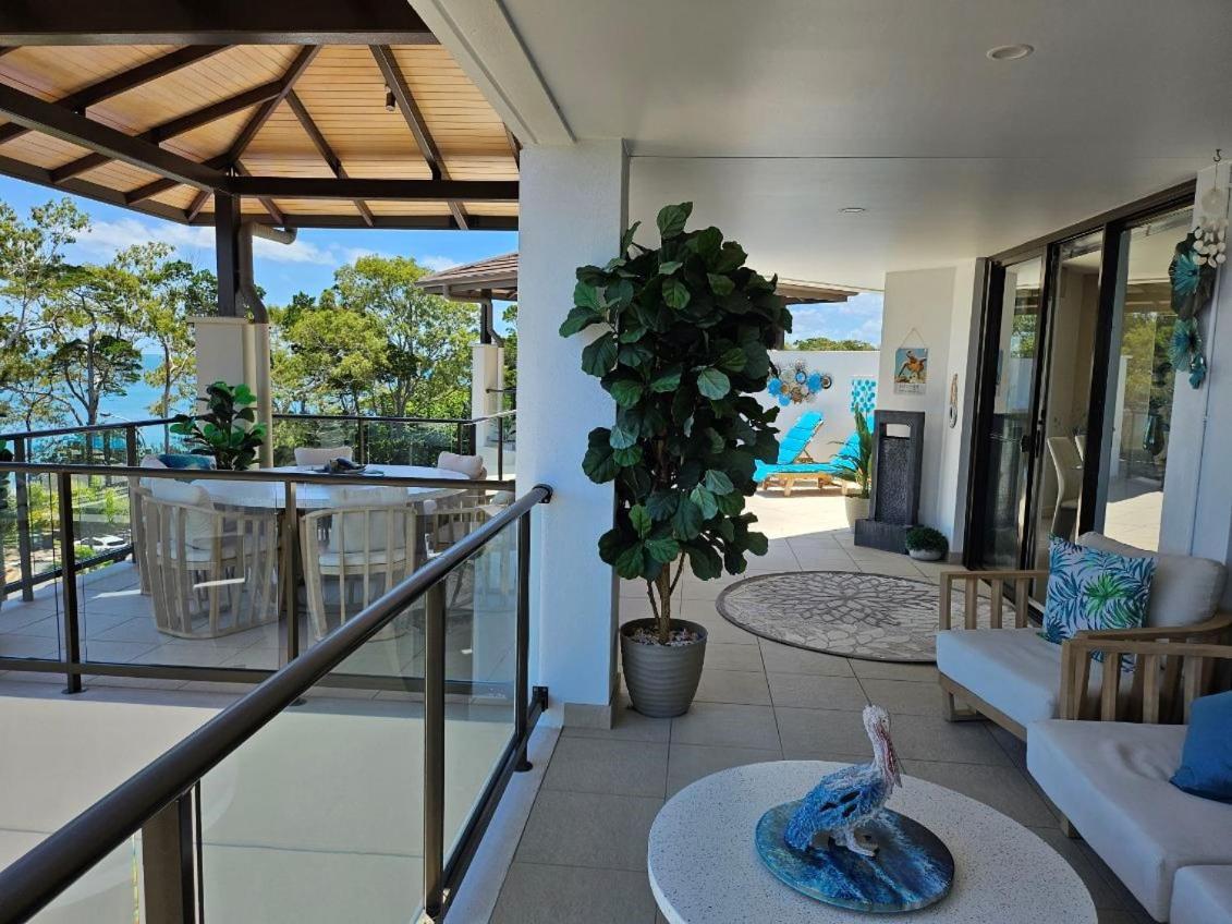 Grand Mercure Allegra Hervey Bay Exterior photo A balcony at the Ritz-Carlton, Laguna Beach