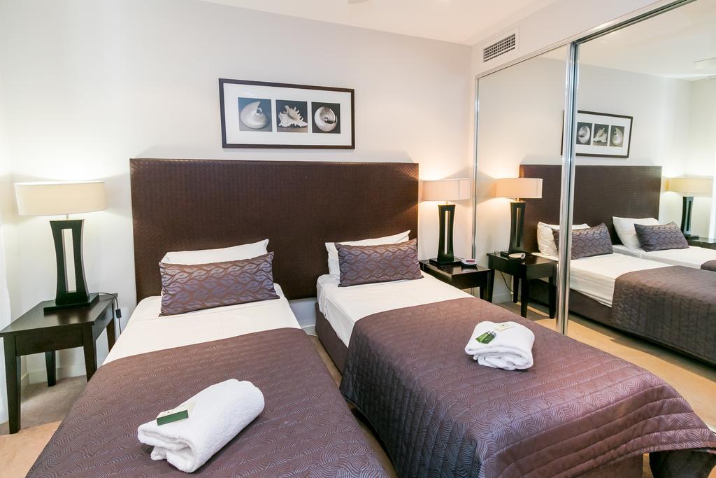 Grand Mercure Allegra Hervey Bay Exterior photo A bedroom at the hotel