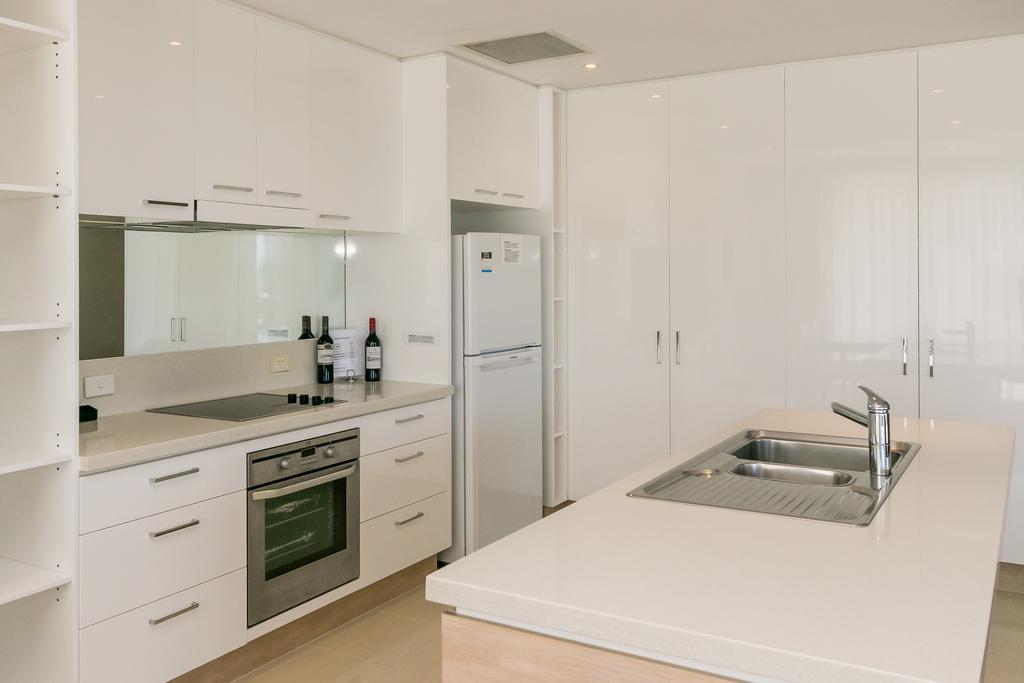 Grand Mercure Allegra Hervey Bay Exterior photo A modern Australian kitchen