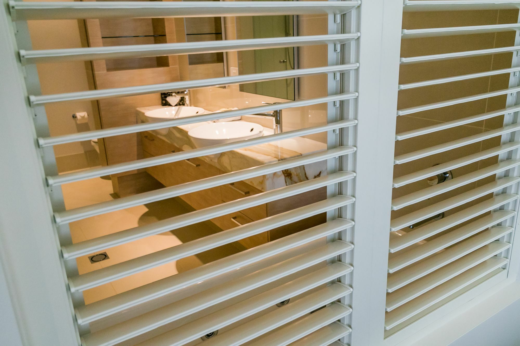 Grand Mercure Allegra Hervey Bay Exterior photo A window shutter