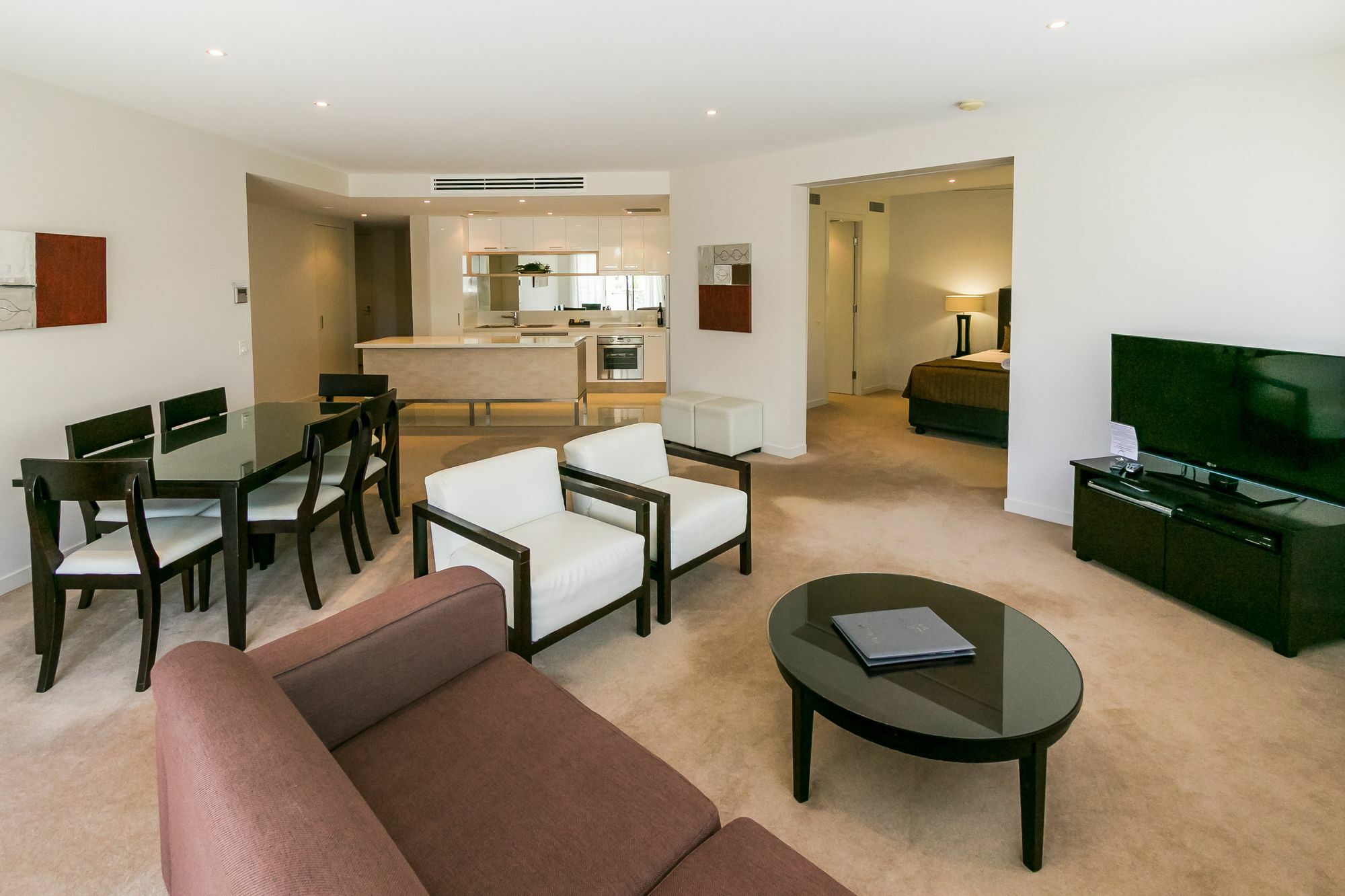 Grand Mercure Allegra Hervey Bay Exterior photo A typical apartment at the hotel